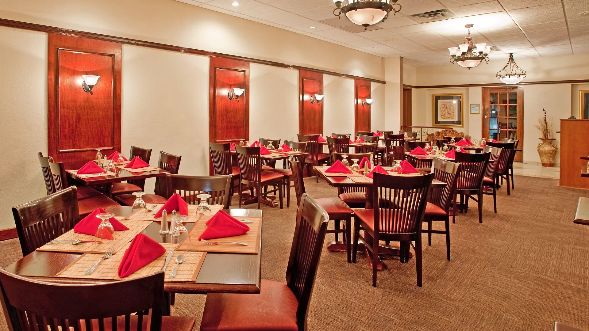 Holiday Inn Ponce & El Tropical Casino By Ihg Resort